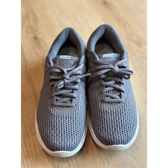 Size 7.5 - Nike Revolution 4 Ocean Bliss Women's Sneakers - Picture 3 of 6